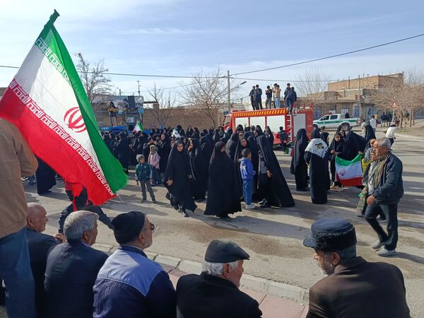 حضور پرشور مردم در راهپیمایی ۲۲ بهمن شهرستان کندر