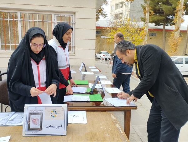 اجرای طرح هر محله یک خادم هلال در تویسرکان