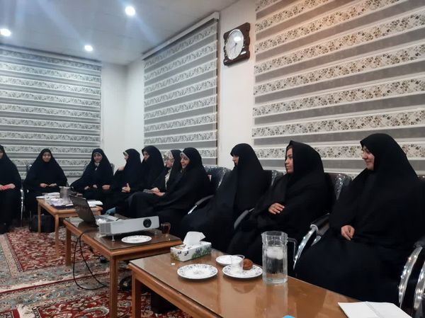 کارگاه آموزشی زنان آگاه در زیارتگاه شهید آیت الله مدرس(ره) کاشمر