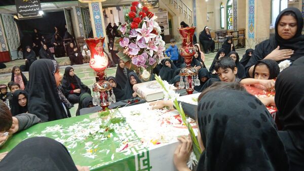 استقبال از شهید گمنام در مسجد امام حسین مجتبی (ع) محله سید میرزا