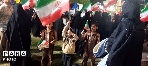 نمایش توان دفاعی کشور در میدان امام حسین (ع) یزد