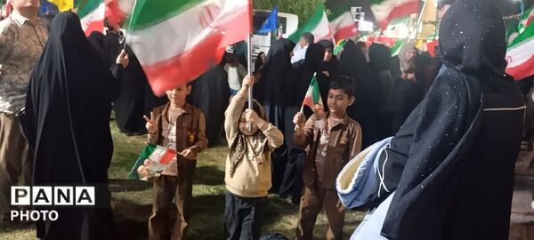 نمایش توان دفاعی کشور در میدان امام حسین (ع) یزد