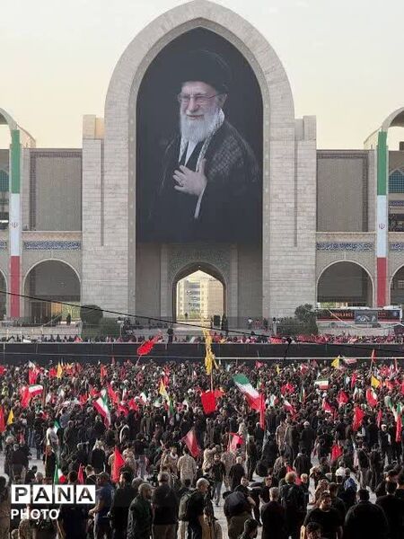 مصلی تهران در تسخیر موج همدلی؛ وداع باشکوه مردم با رهبر شهید