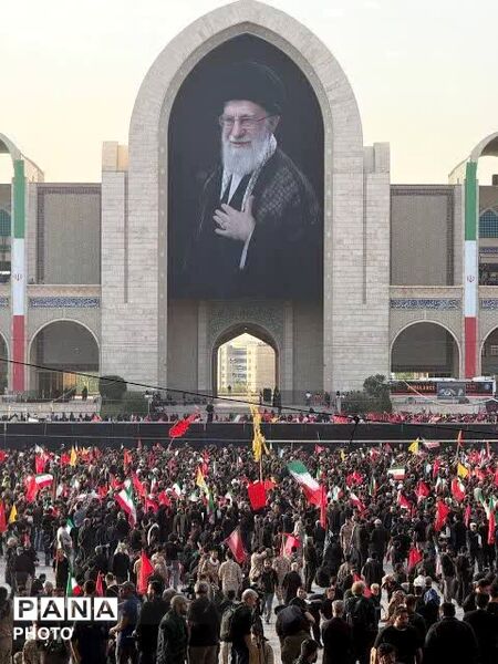 مصلی تهران در تسخیر موج همدلی؛ وداع باشکوه مردم با رهبر شهید