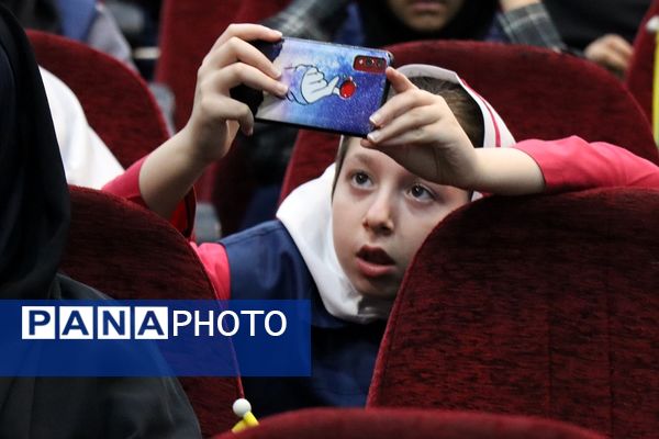 آیین تجلیل از دختران دانش‌آموز خبرنگار منتخب پانا شهرستان‌های استان تهران