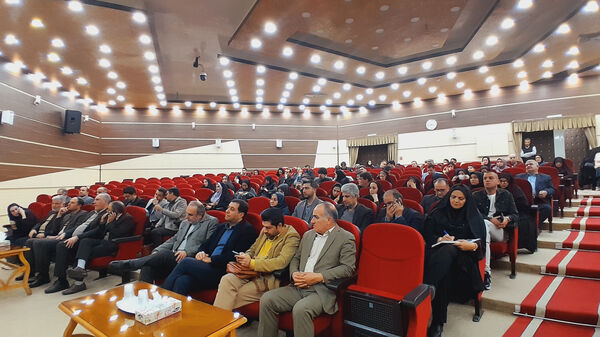 آیین تجلیل از پژوهشگران برگزیده کشوری و استانی اداره آموزش‌وپرورش استان اصفهان