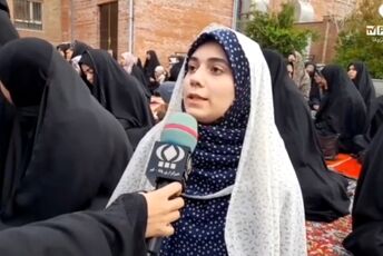 اقامه نماز عید فطر به یاد دانش آموزان شهید مدرسه میناب 