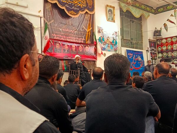 نوای “لبیک یا حسین” در شب پنجم محرم در رزق آباد طنین‌انداز شد