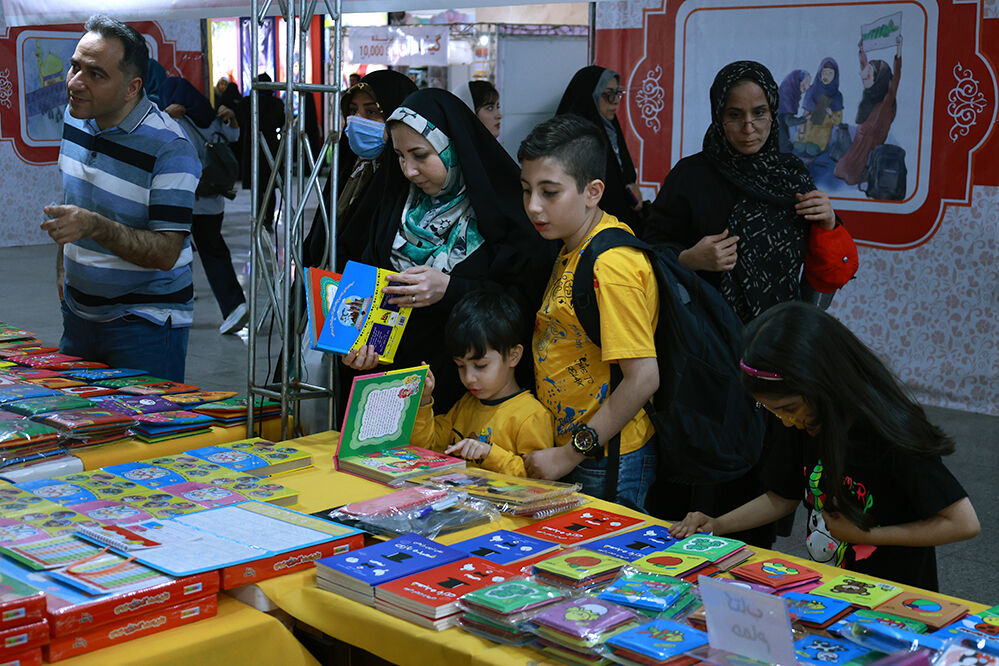 ادبیات کودک، نوجوان را جدی نگرفته است