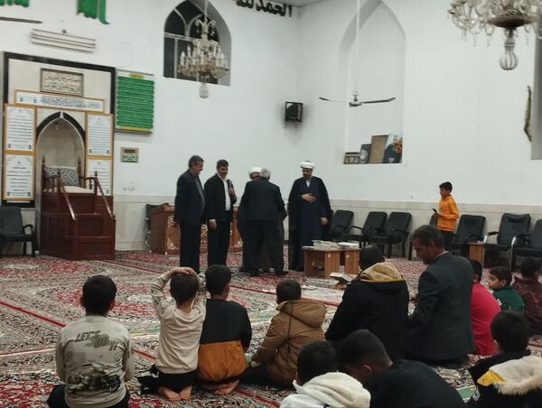 مراسم تقدیر از دانش آموزان معتکف‌روستای مهدی آباد خلیل آباد