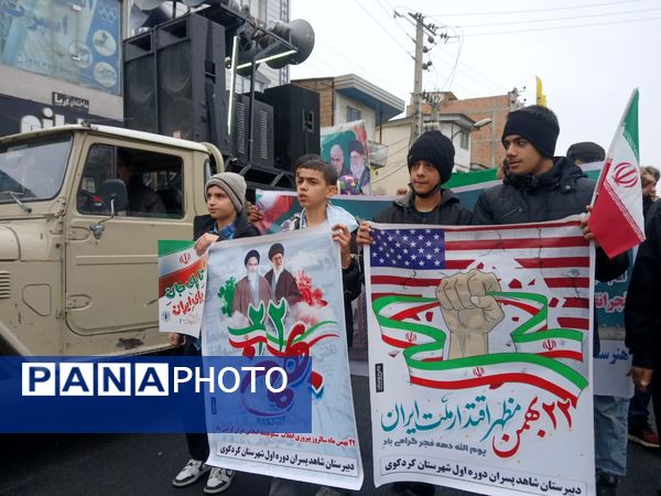 خروش حماسی مردم کردکوی در آیینه‌ شکوه ۲۲ بهمن