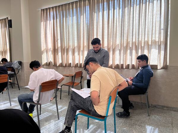 حال و هوای امتحانات نهایی در حوزه‌های دبیرستان‌های اصفهان