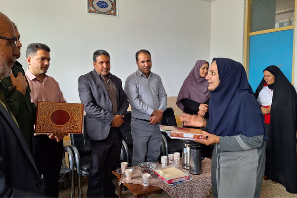 آیین تجلیل از معلمان مدارس ایزدخواست