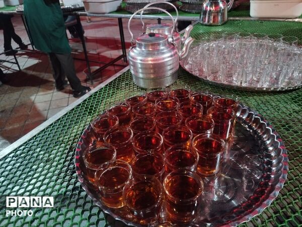 قاب پانا میزبان چای خوش عطر چایخانه حضرت زهرا (س)