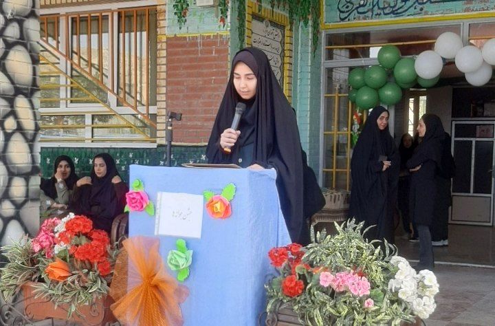 جشن جوانه‌ها و مراسم آغاز پایه هفتم در دبیرستان دخترانه فاطمه الزهرا در شهرستان فیروزکوه