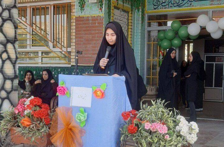 جشن جوانه‌ها و مراسم آغاز پایه هفتم در دبیرستان دخترانه فاطمه الزهرا در شهرستان فیروزکوه