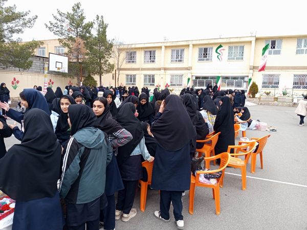 برپایی بازارچه دانش آموزی در دبیرستان شاهد هاجرشهرستان کاشمر