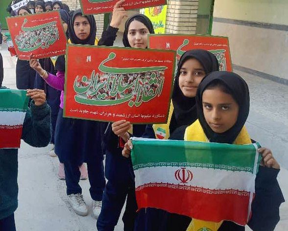 زنگ انقلاب در مدارس پارسیان نواخته شد 
