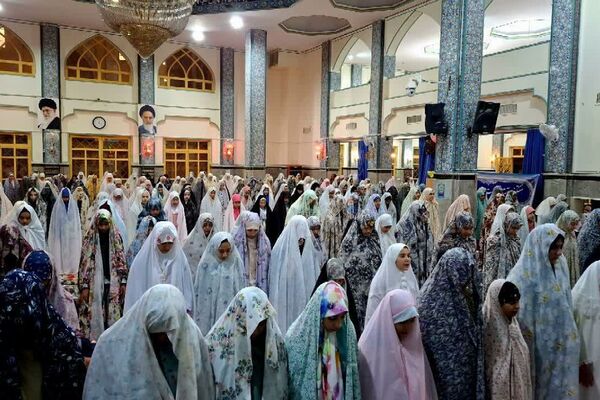 مراسم معنوی اعتکاف دانش‌آموزی دختران دبیرستان ارمغان