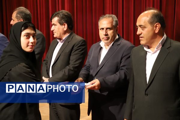 آیین نکوداشت منتخبین مرحله استانی چهل و سومین دوره مسابقات فرهنگی و هنری فردا