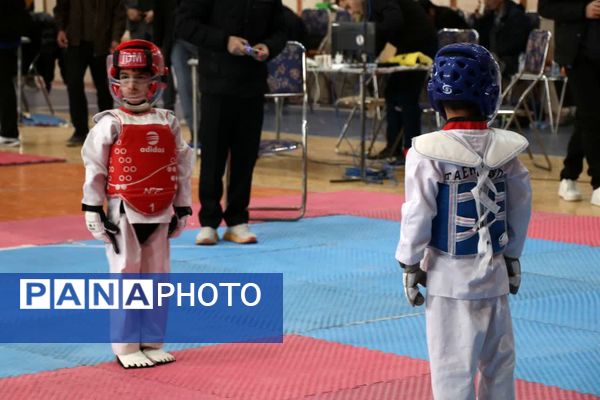 مسابقات تکواندو خردسالان پسران 