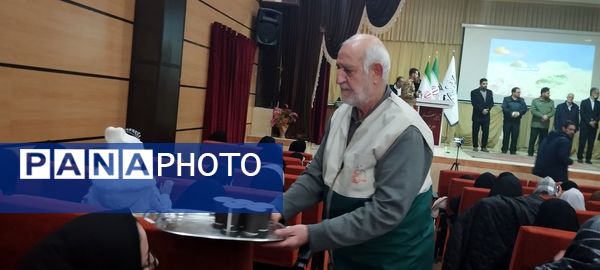 آیین تجلیل از نخبگان قرآنی و فرهنگی و هنری آموزش و پرورش مرند