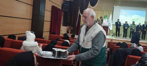 آیین تجلیل از نخبگان قرآنی و فرهنگی و هنری آموزش و پرورش مرند