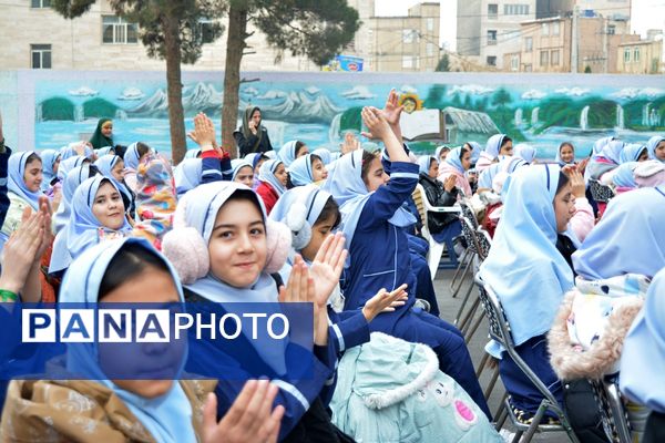 حضور خادمان رضوی در مدرسه قدر بهارستان‌دو