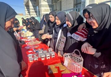 در مدارس شهرستان دهلران بازارچه کسب‌ و کار برپا شد 