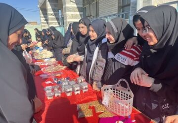 در مدارس شهرستان دهلران بازارچه کسب‌ و کار برپا شد 