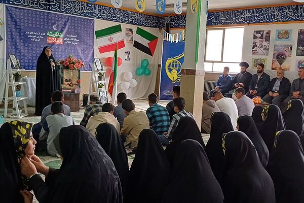 برگزاری اختتامیه نمایشگاه مدرسه انقلاب، در دبیرستان حضرت معصومه(س) شهرستان فیروزکوه