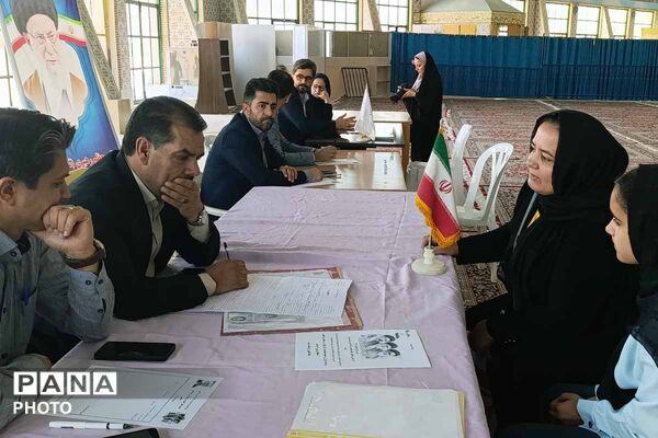 میز خدمت آموزش و پرورش خراسان شمالی در نماز جمعه؛ پاسخگویی مستقیم به مطالبات مردم