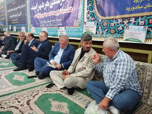 برپایی میز خدمت به‌مناسبت هفته دولت در میاندورود 