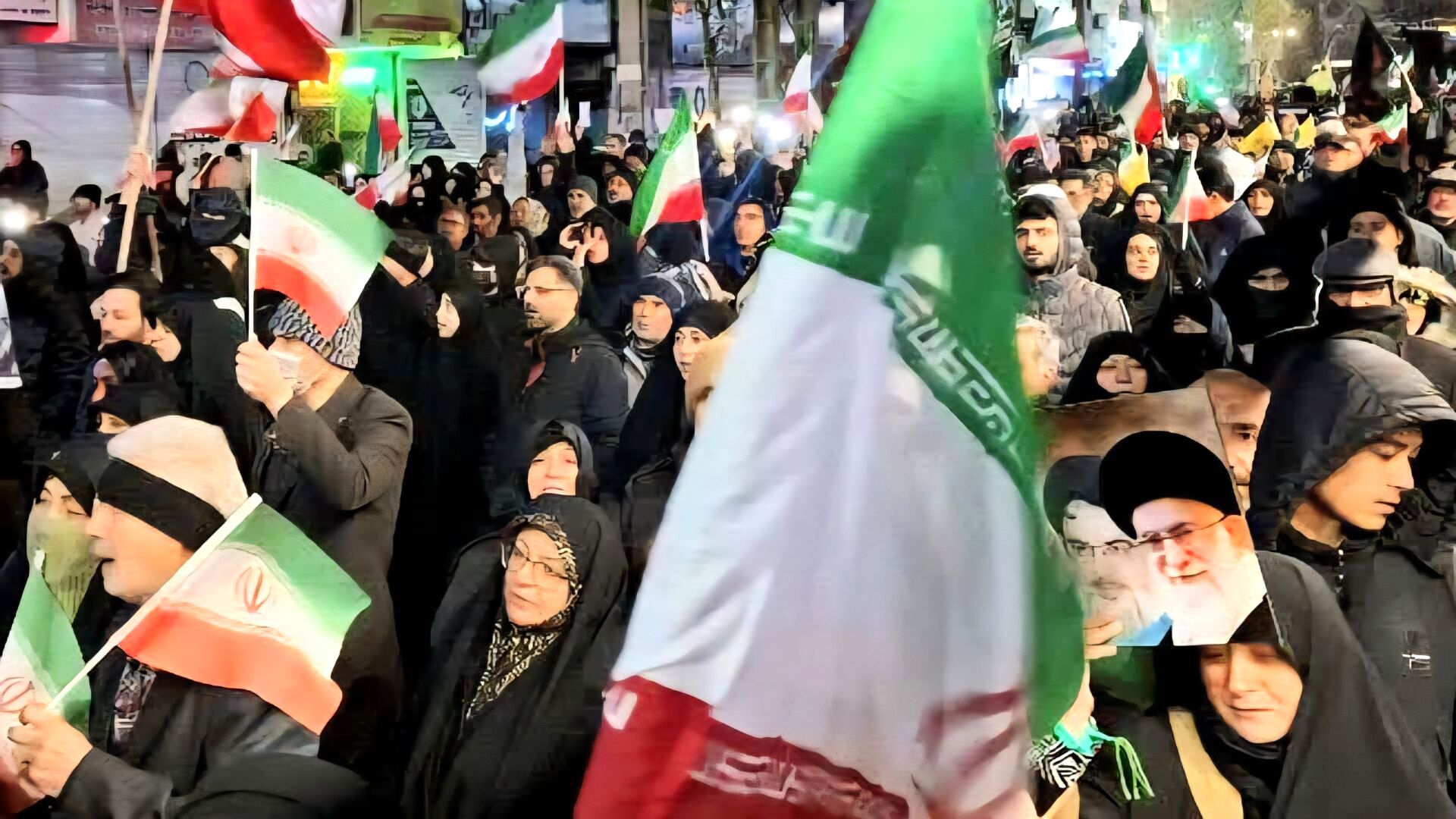 حضور پرشور ، انقلابی و دشمن‌شکن مردم در اجتماع بزرگ کرج