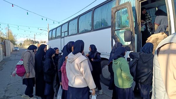 اردوی تفریحی دانش‌آموزان دبیرستان شاهد افشار در شهربازی خلیج فارس