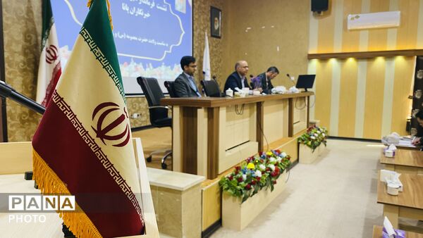  دیدار صمیمانه خبرنگاران پانا دانش‌آموزان دختر با فرماندار و مدیر آموزش و پرورش 