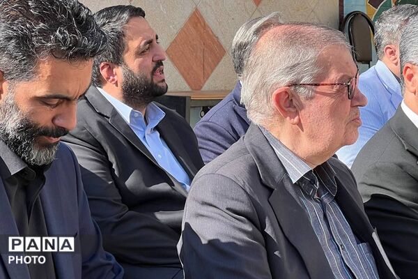 نواخته شدن زنگ شکوفه ها در دبستان طواف و معماریان ناحیه دو شهرری 