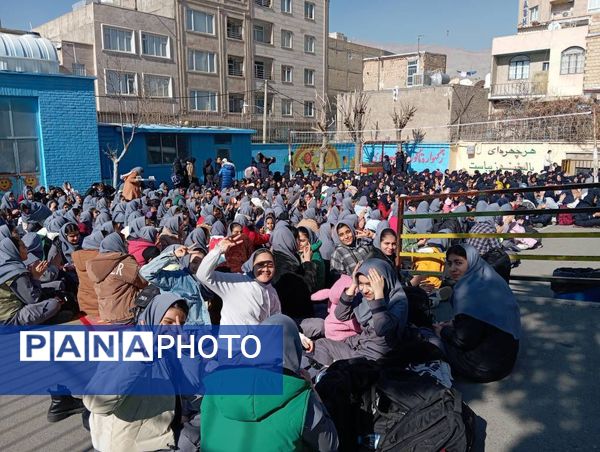 حال و هوای دبیرستان دانش‌نیا در  جشن‌های اعیاد شعبانیه و دهه فجر 