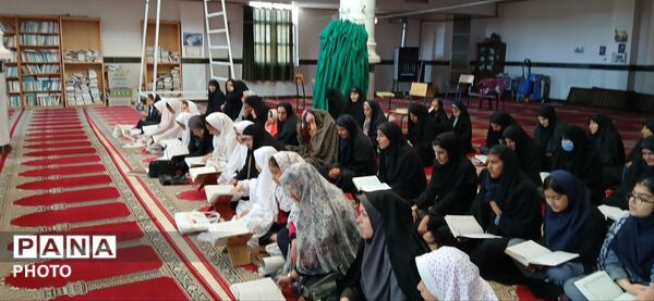 حضور پررنگ دانش‌آموزان بیرانوندی در نماز جمعه