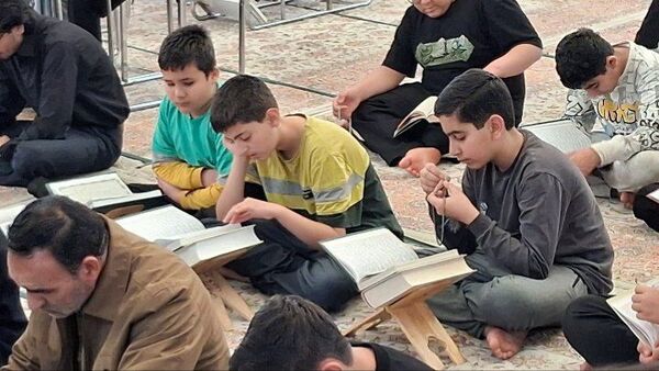 محفل قرآنی معتکفین مسجد جامع کاشمر