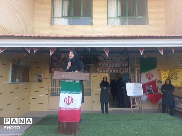 آیین گرامیداشت شهید رضایی در دبیرستان دخترانه عفت