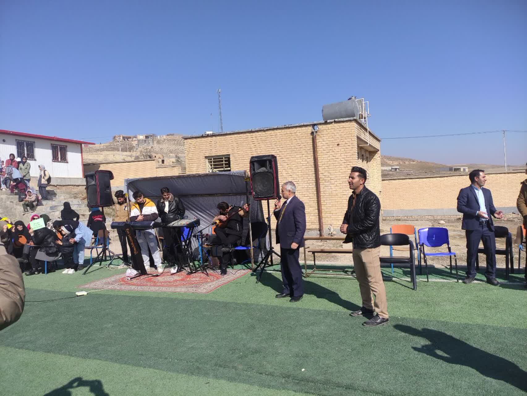 گرامیداشت دهه مبارکه فجر در روستای بیدک 