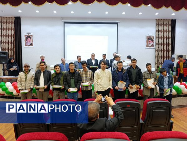 مراسم تقدیر از برگزیدگان قرآنی و فرهنگی در جشنواره‌های فردا و کارینو