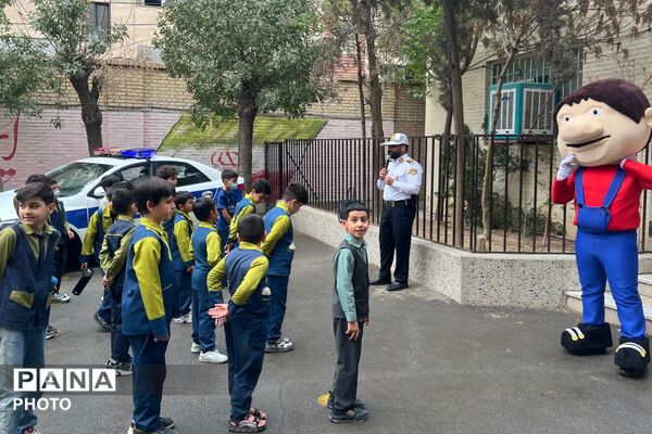 کلاس متفاوت با حضور حافظان نظم و امنیت در مدارس بهارستان
