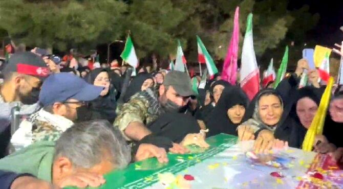 مراسم بدرقه شهید یونس نظر زاده همزمان با شهادت امام جعفر صادق(ع)