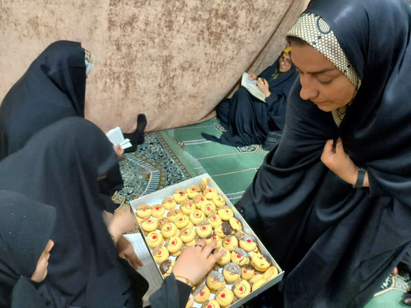 حضور نوجوانان در دعای عرفه 
