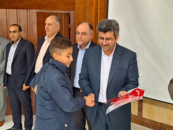 تجلیل از دانش‌آموزان مقام آور و فعالان جشنواره نوجوان خوارزمی