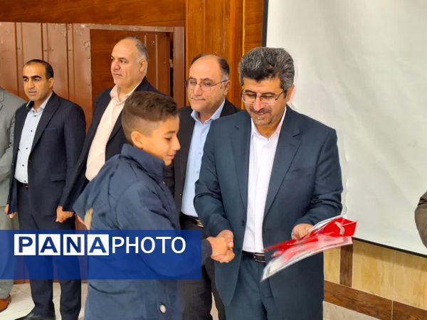 تجلیل از دانش‌آموزان مقام آور و فعالان جشنواره نوجوان خوارزمی