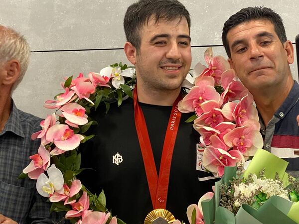 بازگشت میثم حاج بابایی قهرمان پارالمپیک به سرزمین مادری