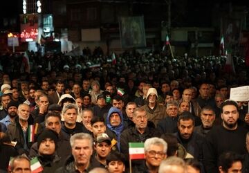 همیشه پای کار انقلاب و ولایت هستیم 
میدان امام خمینی(ره) شهرستان کوهدشت 

